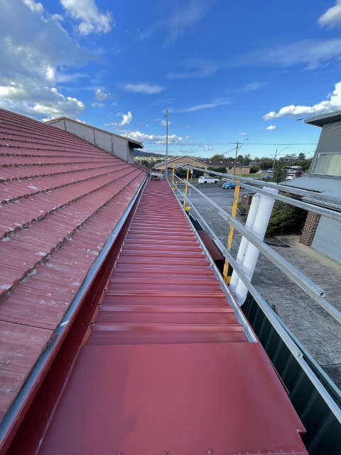 Roof Replacement: Choosing Colourbond or Polycarbonate for Your Pergola and Verandah on the Central Coast
